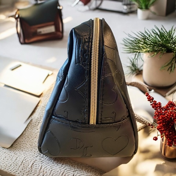 🍀Juicy Couture Nwt Black Logo Travel Cosmetic Bag - Picture 3 of 6